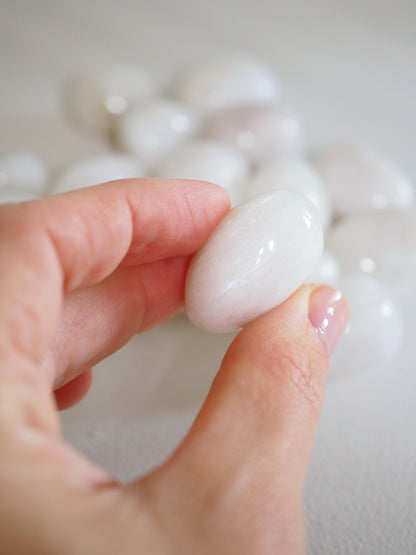 Weisser Mondstein ca. 3 cm Trommel Stein - aus Tansania HIGH QUALITY