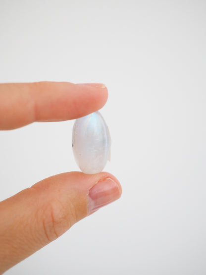 Regenbogen Mondstein X Schwarzer Turmalin Shiva . Trommelstein ca. 2.5 cm - aus Sri Lanka HIGH QUALITY HANDCARVED