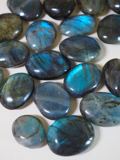 Blau Grün Labradorit ca. 2-3 cm Trommel Stein - aus Madagascar HIGH QUALITY