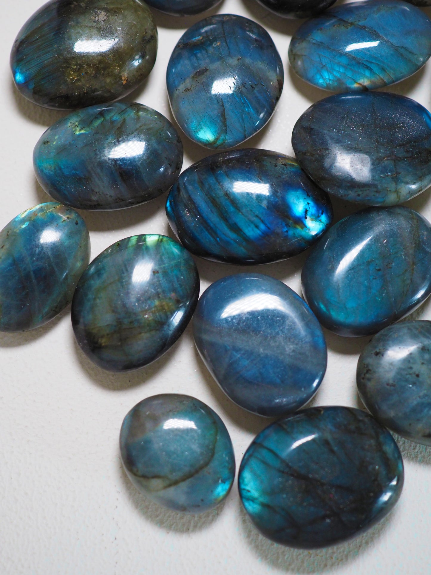 Blau Grün Labradorit ca. 2-3 cm Trommel Stein - aus Madagascar HIGH QUALITY