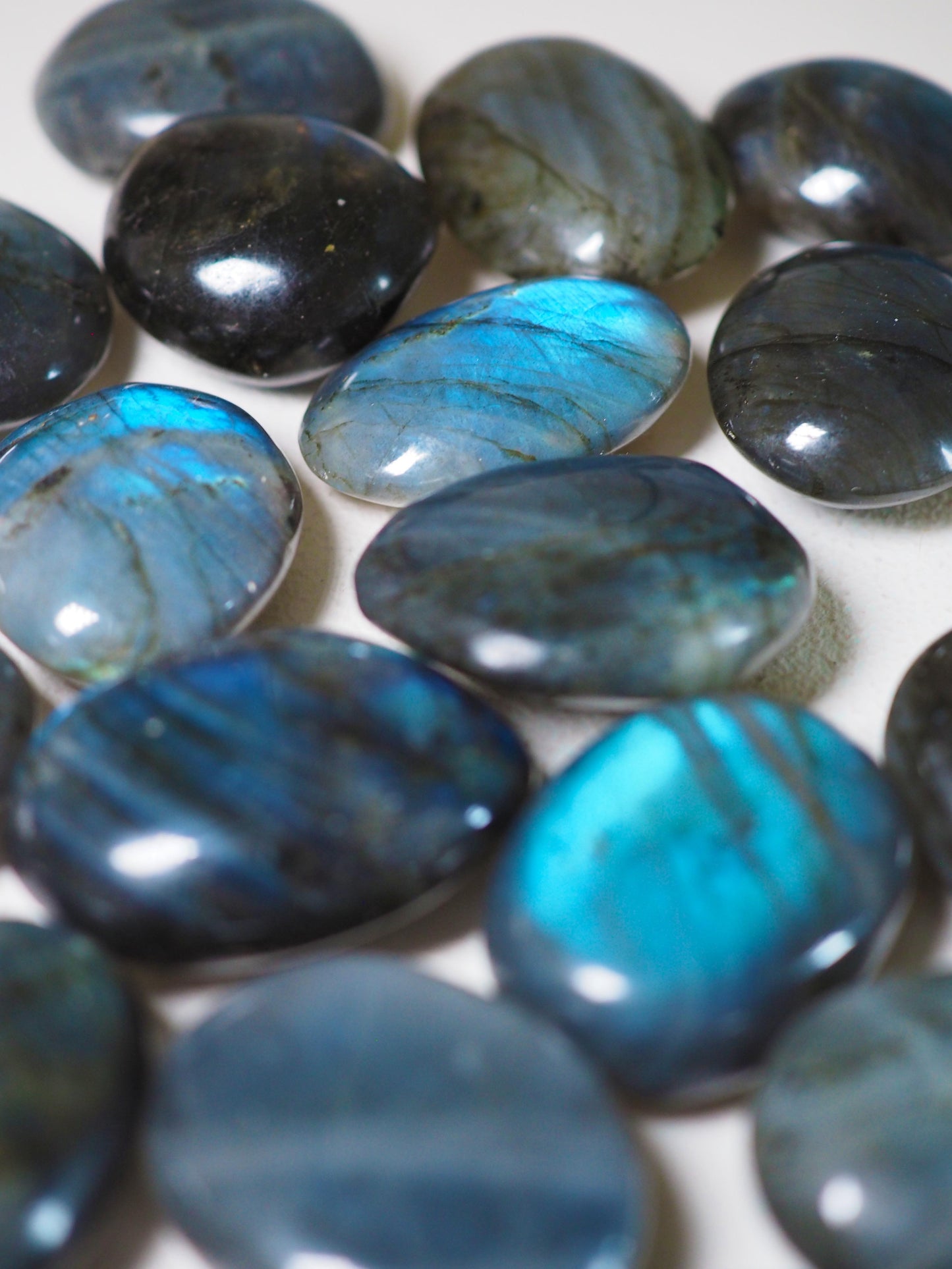 Blau Grün Labradorit ca. 2-3 cm Trommel Stein - aus Madagascar HIGH QUALITY