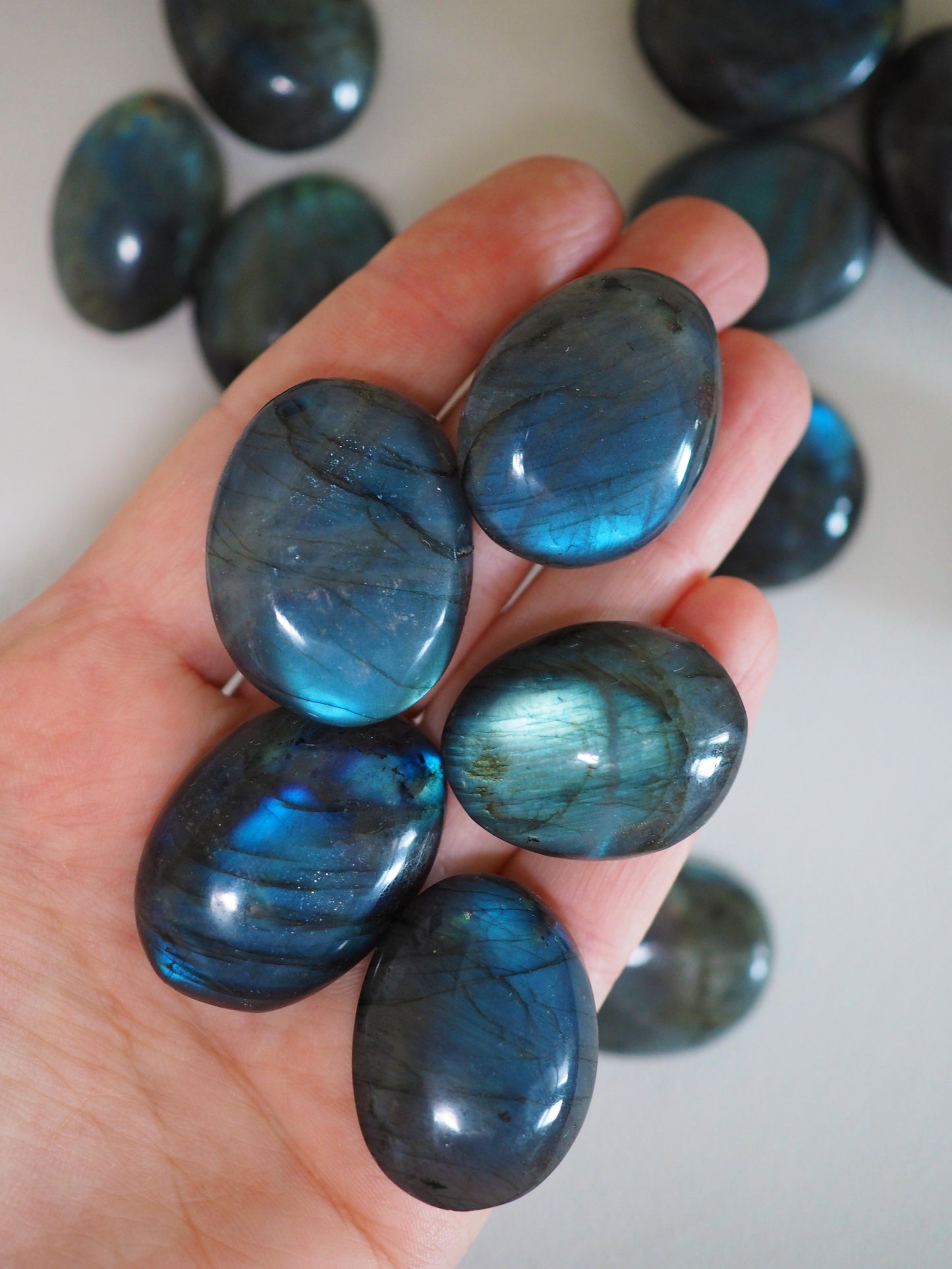 Blau Grün Labradorit ca. 2-3 cm Trommel Stein - aus Madagascar HIGH QUALITY