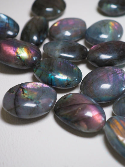 Sunset Gold Violett Labradorit ca. 2-3 cm Trommel Stein - aus Madagascar HIGH QUALITY