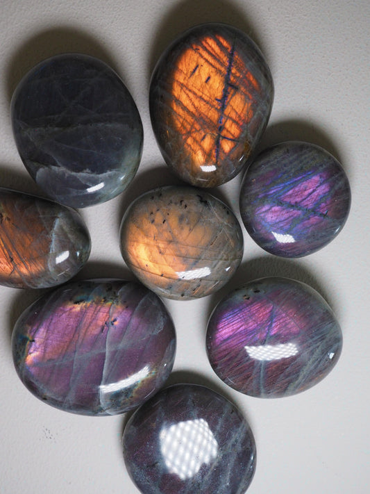 Sunset Mermaid Labradorit Palmstone Seifenstein Handstein ca. 3-4.5  cm  - Aus Madagascar Hand poliert HIGH QUALITY