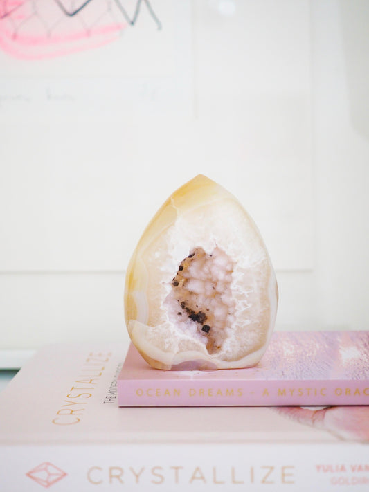 Druzy Achat Geode . Druzy Agate Geode ca. 8 cm 174g  - aus Brasilien HAND POLISHED