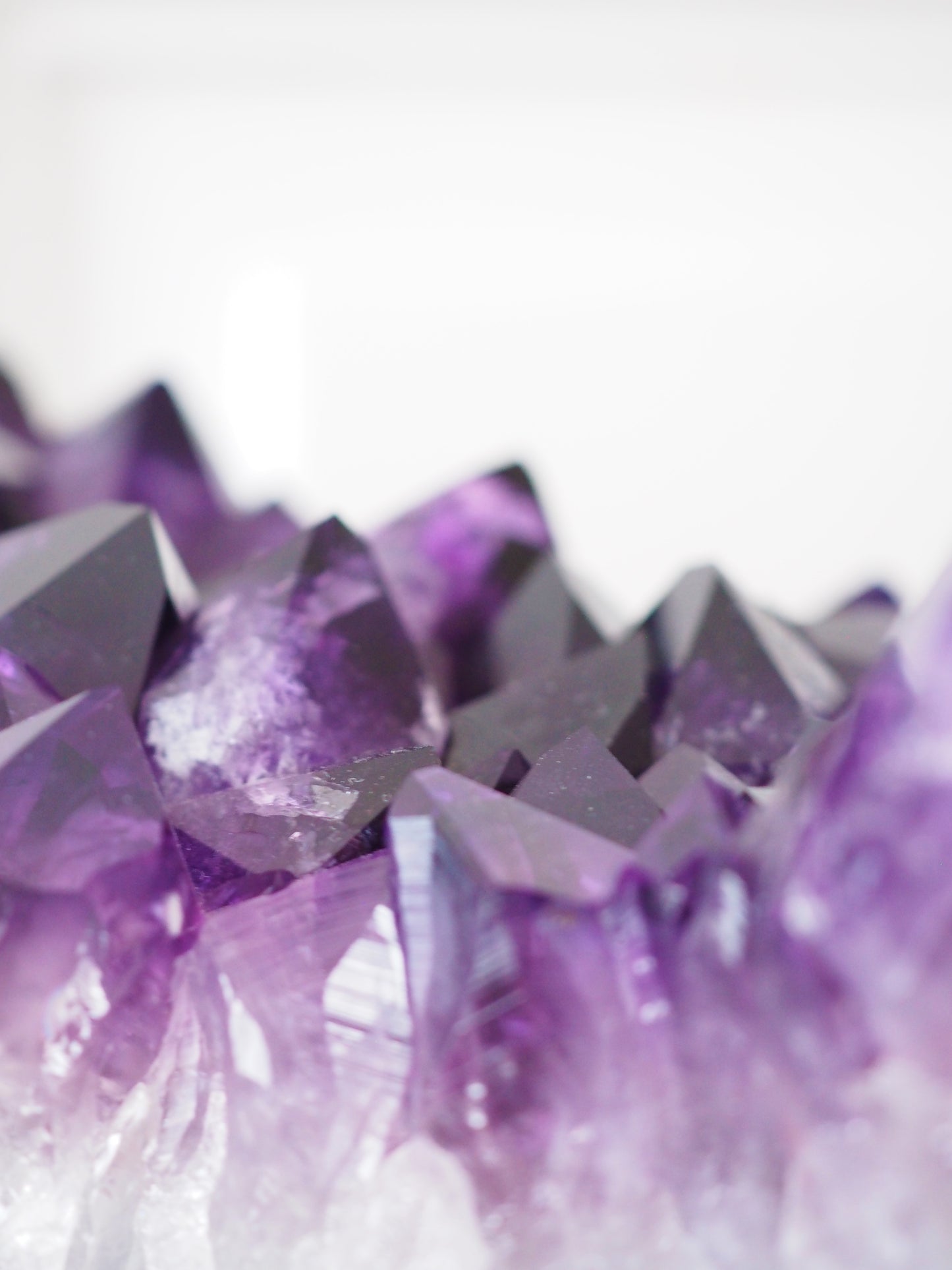Super Deep Violettes  Amethyst Cluster mit großen Kristallen . ca. 24 x12 cm . PARADISE COLLECTION - aus Ametista a do Sul - Rio Grande do Sul Brasilien HIGH QUALITY RARE