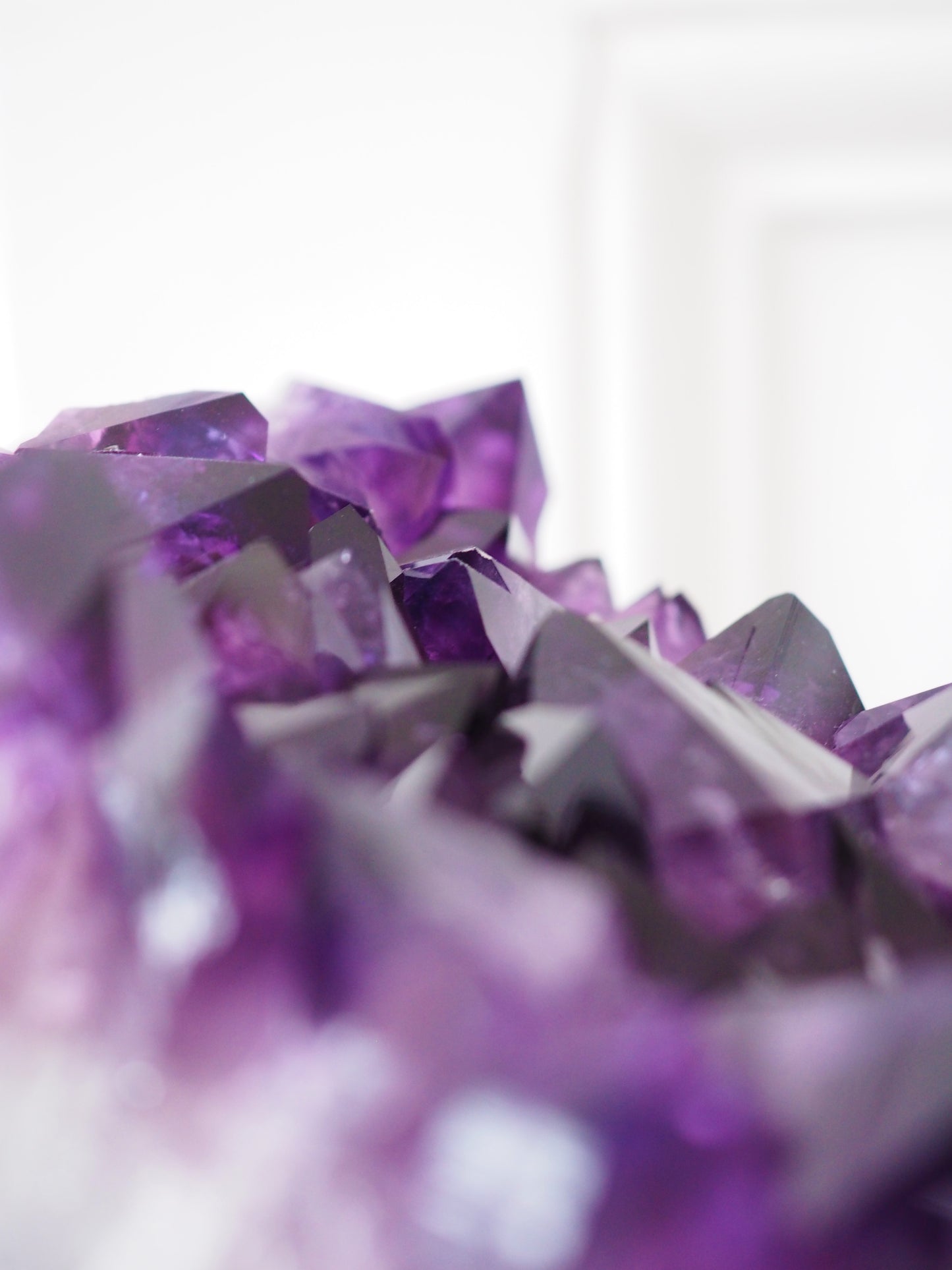 Super Deep Violettes  Amethyst Cluster mit großen Kristallen . ca. 24 x12 cm . PARADISE COLLECTION - aus Ametista a do Sul - Rio Grande do Sul Brasilien HIGH QUALITY RARE