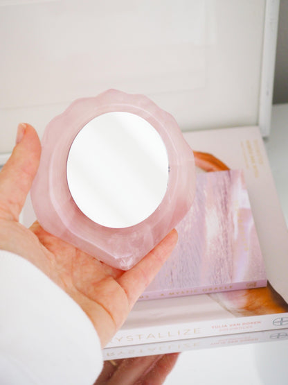 Muschel Spiegel aus Rosenquarz ca. 10 cm - MadagascarHandgraviert