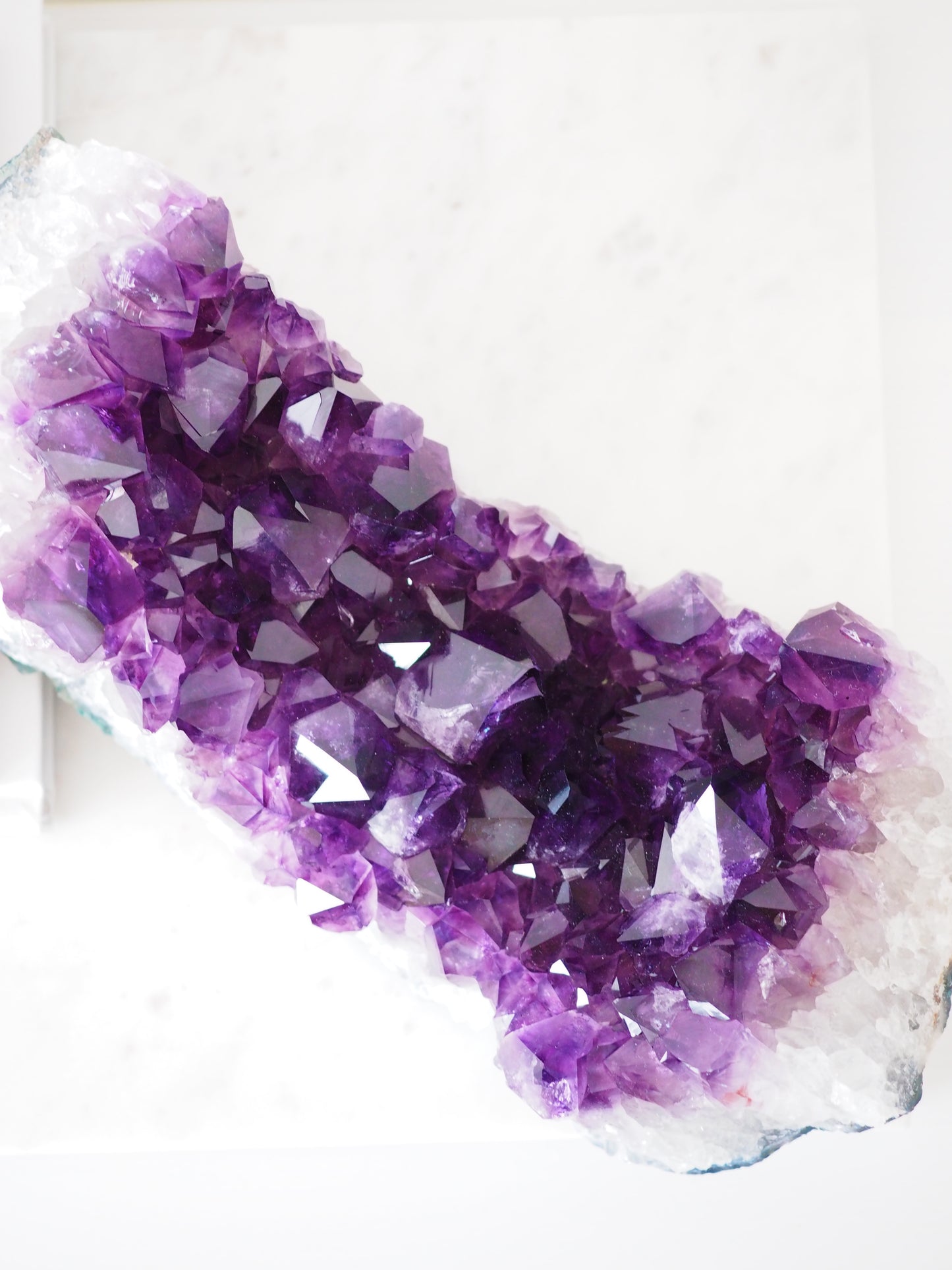 Super Deep Violettes  Amethyst Cluster mit großen Kristallen . ca. 24 x12 cm . PARADISE COLLECTION - aus Ametista a do Sul - Rio Grande do Sul Brasilien HIGH QUALITY RARE