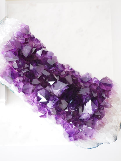 Super Deep Violettes  Amethyst Cluster mit großen Kristallen . ca. 24 x12 cm . PARADISE COLLECTION - aus Ametista a do Sul - Rio Grande do Sul Brasilien HIGH QUALITY RARE