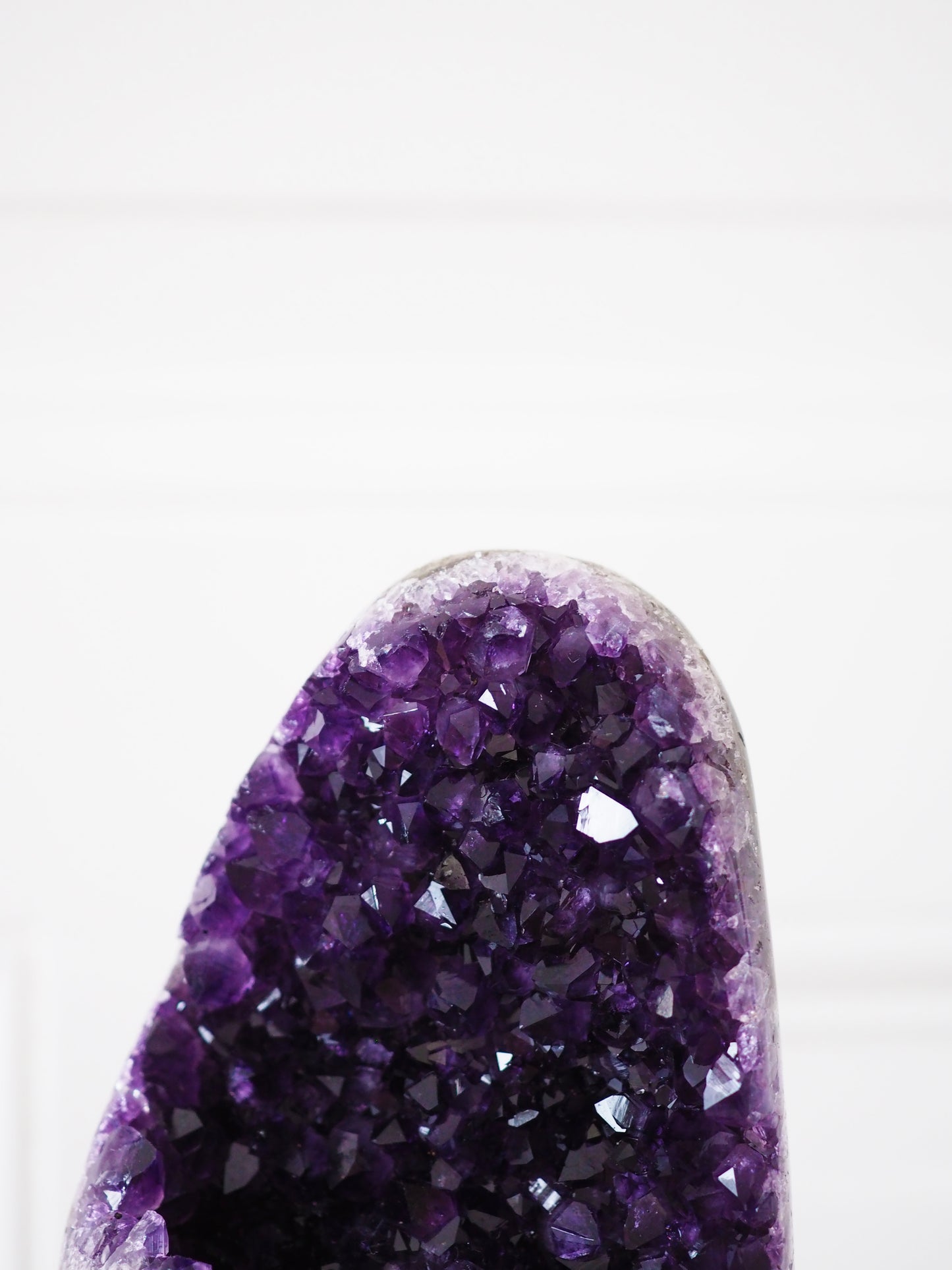 Deep Violetter Amethyst auf Halter Ständer ca. 22 x 9 cm . PARADISE COLLECTION - aus Uruguay HIGH QUALITY