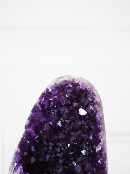 Deep Violetter Amethyst auf Halter Ständer ca. 22 x 9 cm . PARADISE COLLECTION - aus Uruguay HIGH QUALITY