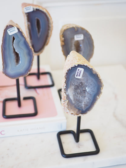 Achat Geode (Graublau) auf Ständer ca 10-14 cm - aus Brasilien Handpoliert