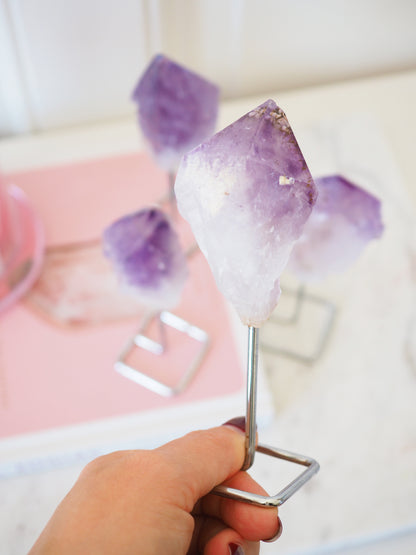 Amethyst Spitze/ Wurzel auf Ständer ca. 14 cm - aus Brasilien High Quality