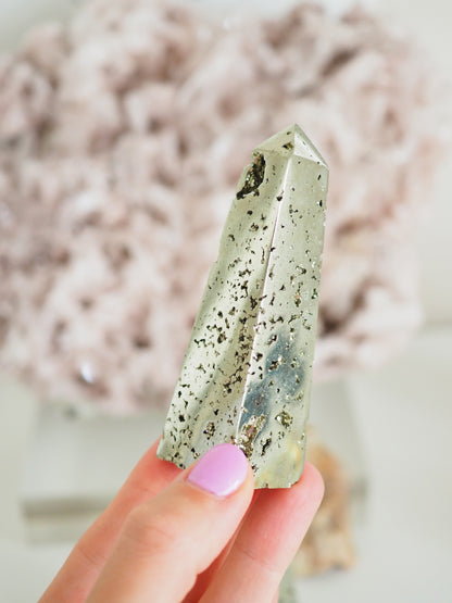 Pyrit Obelisk Turm . Pyrite  ca. 9 cm - aus Peru