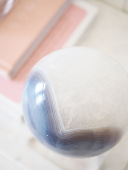 XL DRUZY Weiße Quarz Kugel mit Achat Herz ca. 10cm 1.17kg . PARADISE COLLECTION - aus Brasilien HIGH QUALITY