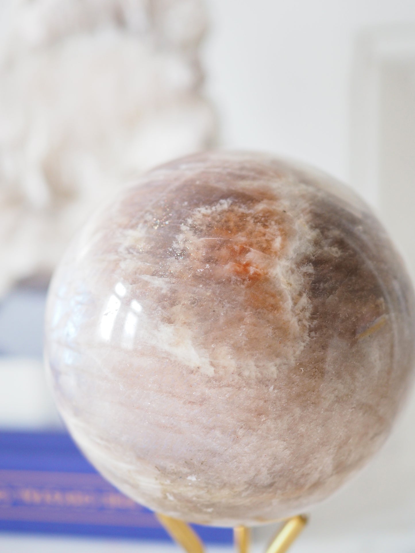 Beige Mondstein Kugel mit Sonnenstein ca. 7.5 cm - aus Russland