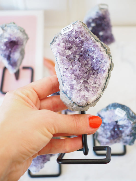 M Amethyst Cluster auf Ständer . Halter  ca. 13 cm  - aus Brasilien