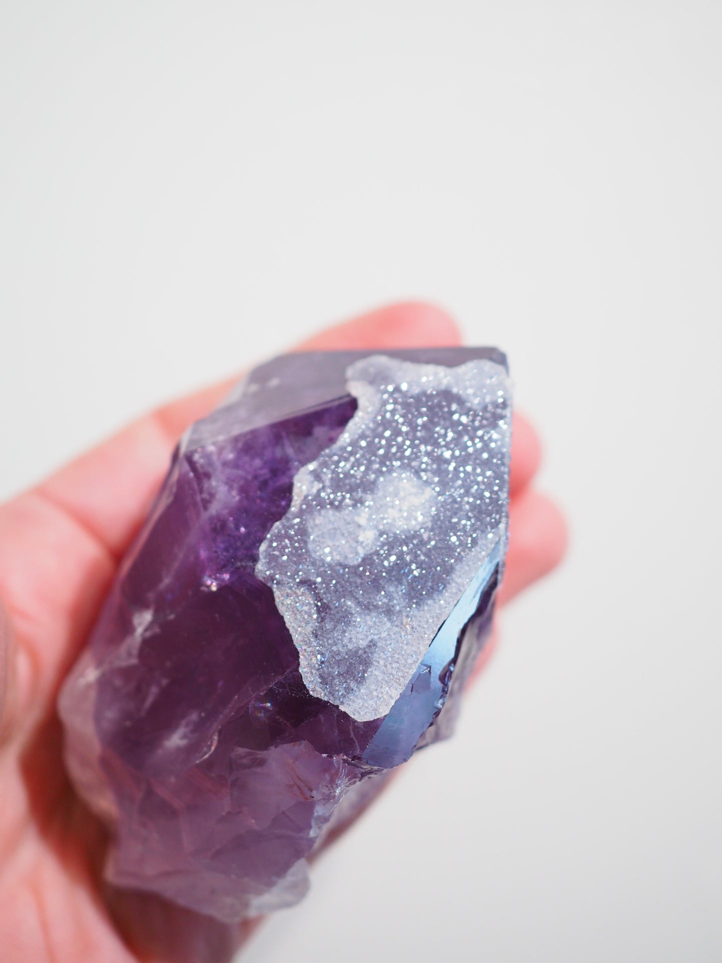 Sugar Amethyst mit Calcit Spitze . Specimen ca. 9 cm 266g  [xx] - aus Brasilien