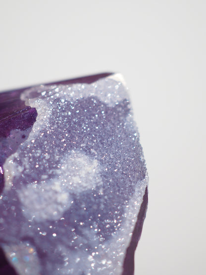 Sugar Amethyst mit Calcit Spitze . Specimen ca. 9 cm 266g  [xx] - aus Brasilien
