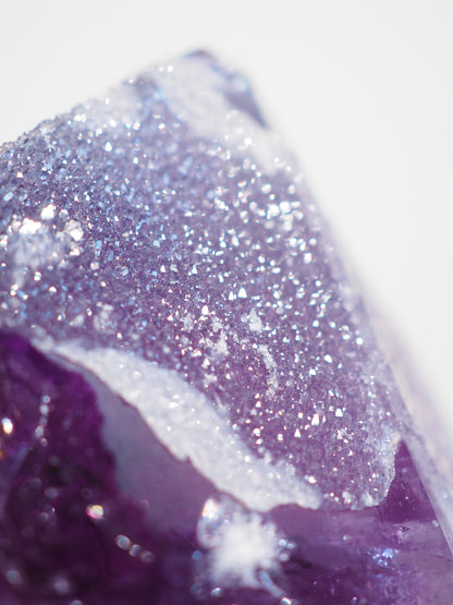 Sugar Amethyst mit Calcit Spitze . Specimen ca. 9 cm 266g  [xx] - aus Brasilien