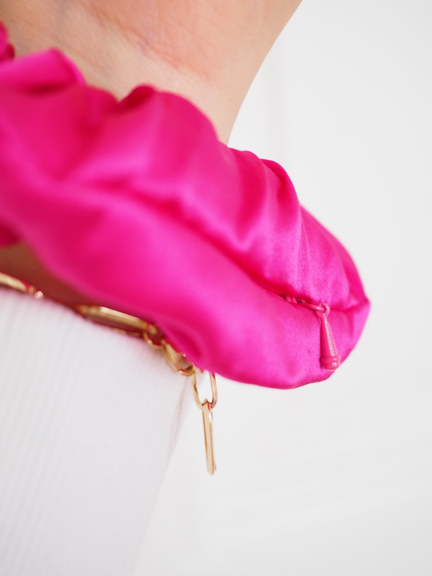 CRYSTAL SCRUNCHIE 100% Maulbeerseiden Haargummi mit Kristall Tasche & Schwarzem Turmalin - HOT PINK