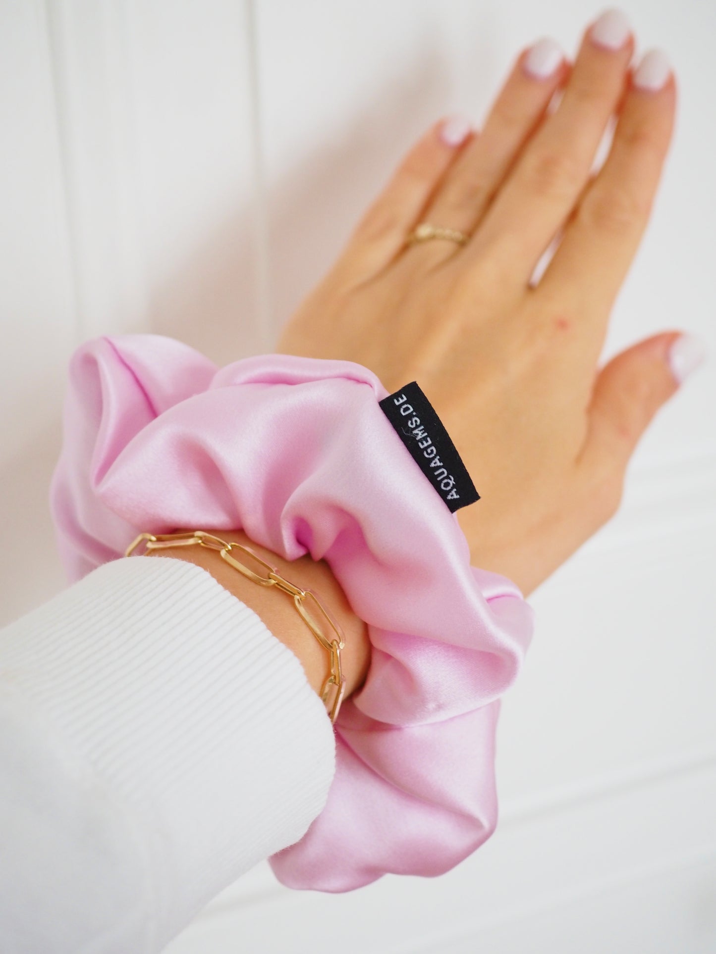 CRYSTAL SCRUNCHIE 100% Maulbeerseiden Haargummi mit Kristall Tasche - LIGHT LAVENDER . Hell Lila