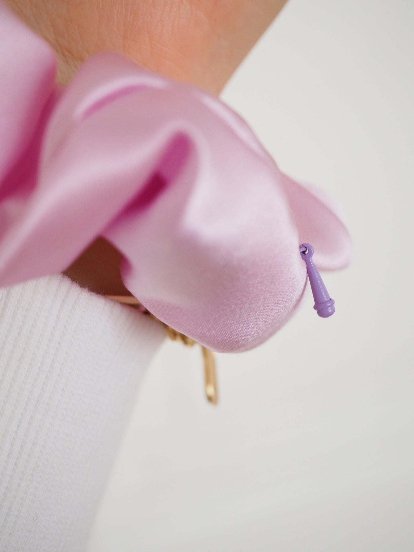 CRYSTAL SCRUNCHIE 100% Maulbeerseiden Haargummi mit Kristall Tasche - LIGHT LAVENDER . Hell Lila