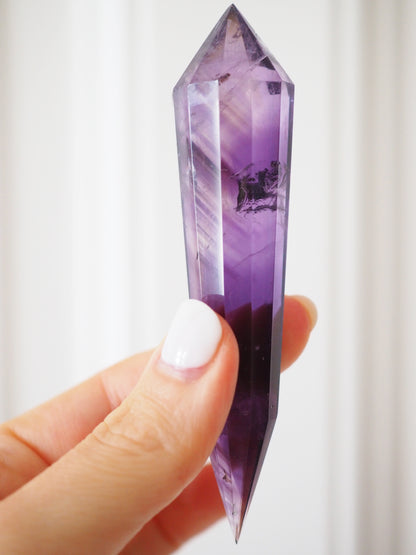 Amethyst Vogel Kristall mit Regenbögen 12 Seiten ca. xxcm x g [x] - aus Brasilien Handgeschliffen