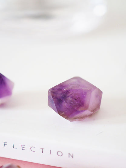 S Amethyst Spitze ca. + 1cm  - aus Lake Balkhash. Saryshagan deposit. Karaganda Region Kazachstan RARE