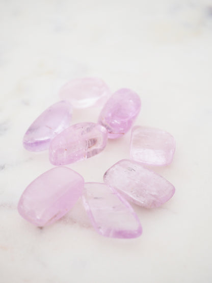 Kunzit Trommel Stein . Kunzite Tumble ca. 1.5 cm Trommel Stein . HIGH QUALITY GEM GRADE