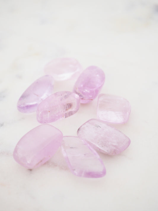 Kunzit Trommel Stein . Kunzite Tumble ca. 1.5 cm Trommel Stein . HIGH QUALITY GEM GRADE