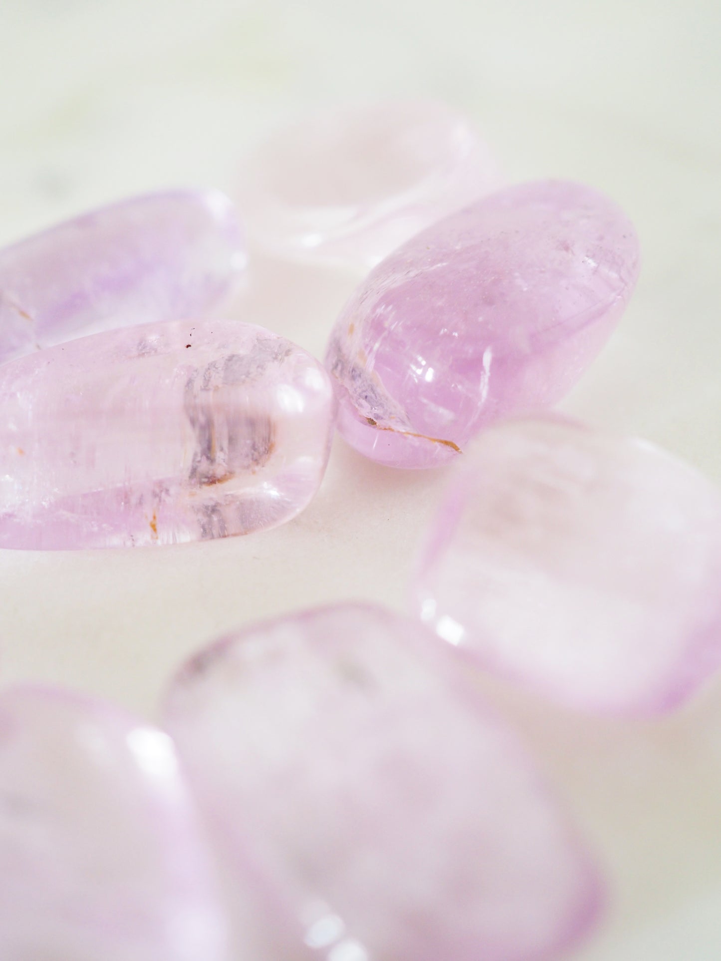 Kunzit Trommel Stein . Kunzite Tumble ca. 1.5 cm Trommel Stein . HIGH QUALITY GEM GRADE