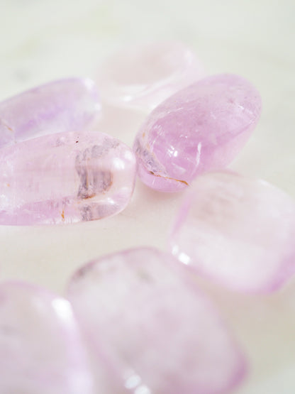 Kunzit Trommel Stein . Kunzite Tumble ca. 1.5 cm Trommel Stein . HIGH QUALITY GEM GRADE