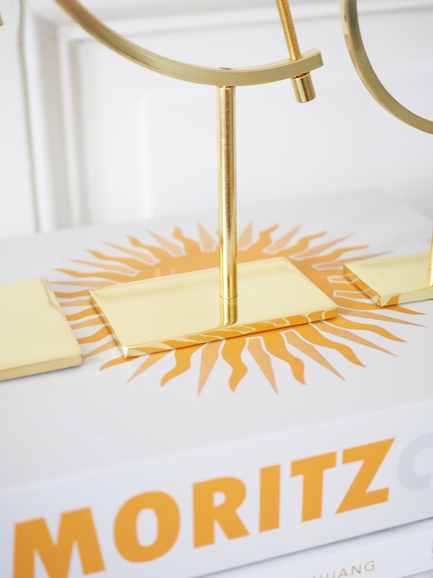 GLOBUS Hochwertiger Metall Kugel Ständer . Halter . Sphere Stand GOLD
