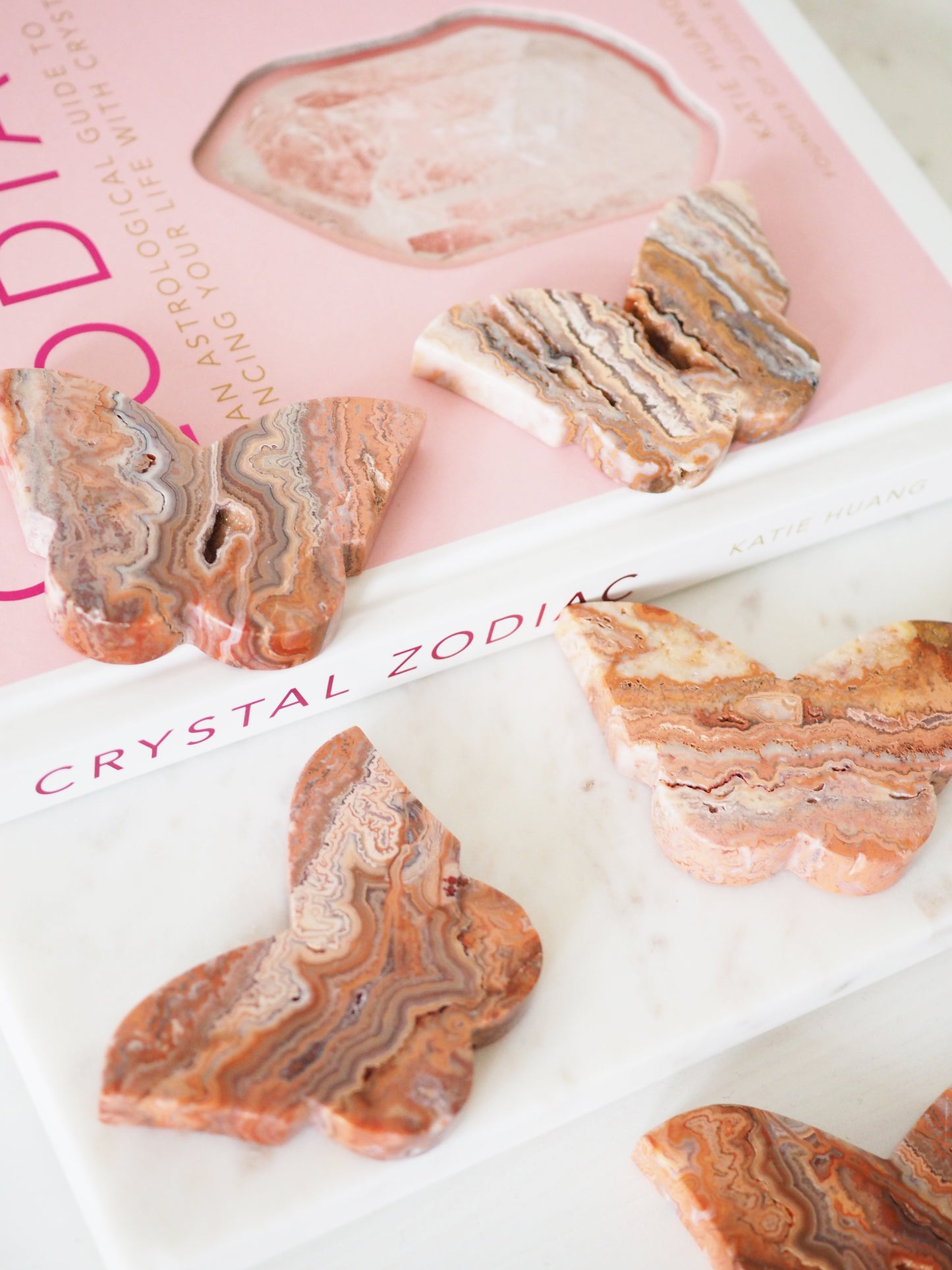 Druzy Pinker Verrückter Spitzen Achat Schmetterling .  Crazy Lace Agate Butterfly - aus Indonesien Handcarved HIGH QUALITY