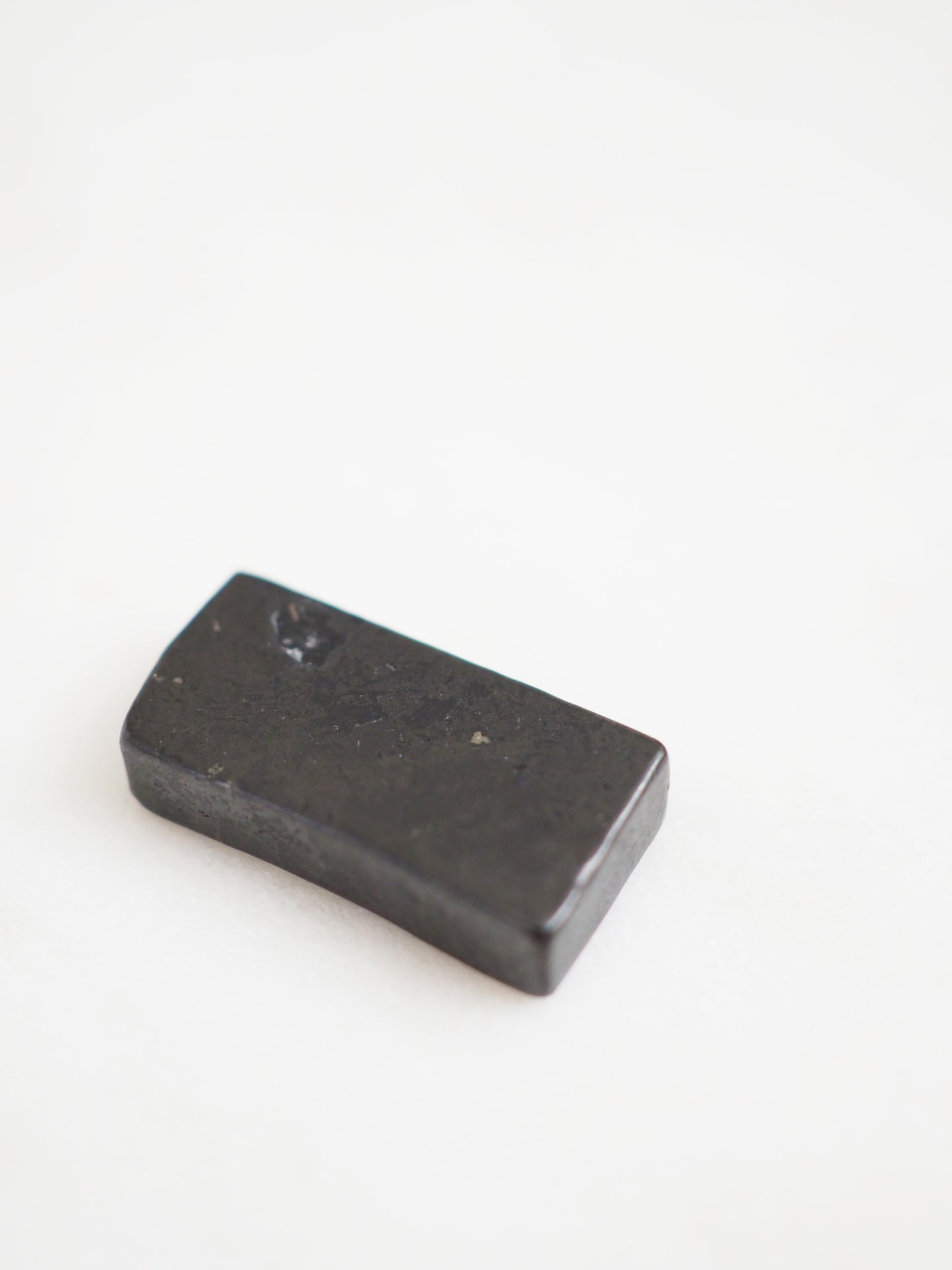 Schungit Handy Plättchen Rechteckig . Shungite - aus Russland