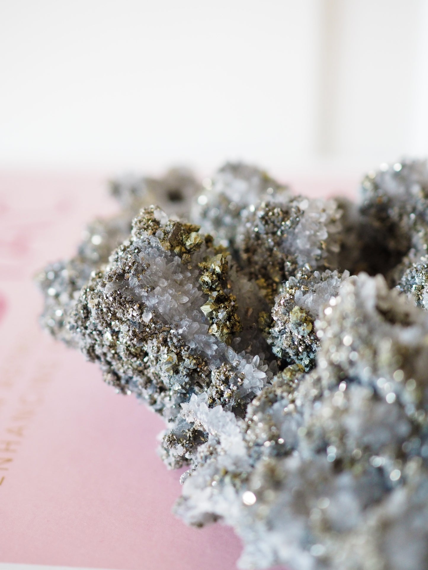 Amethyst mit Pyrit ca. 15 x 10 cm - aus Bulgarien RARE MINE CLOSED