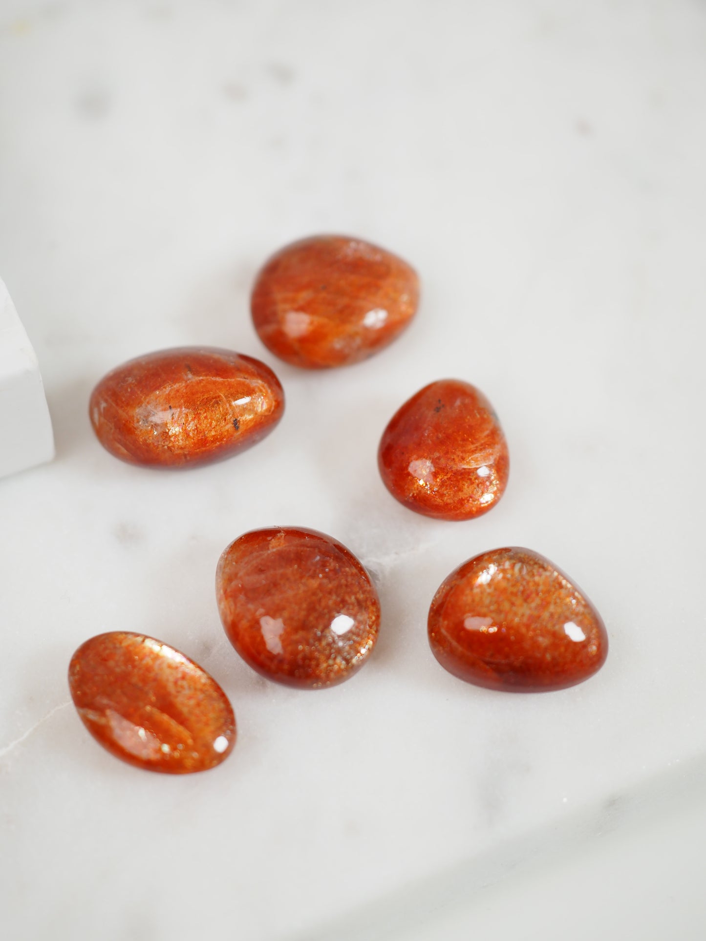 Echter Sonnenstein MINI Trommelstein ca. 1-1.5 cm - aus Tamil-Nadu Indien HAND POLISHED GEM QUALITY