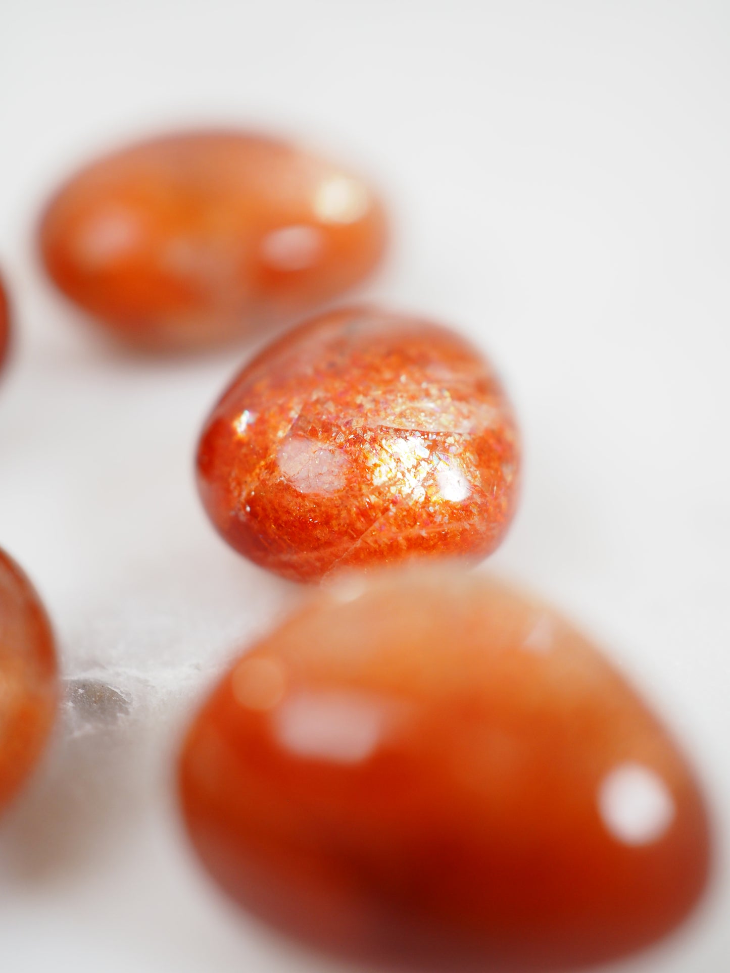 Echter Sonnenstein MINI Trommelstein ca. 1-1.5 cm - aus Tamil-Nadu Indien HAND POLISHED GEM QUALITY