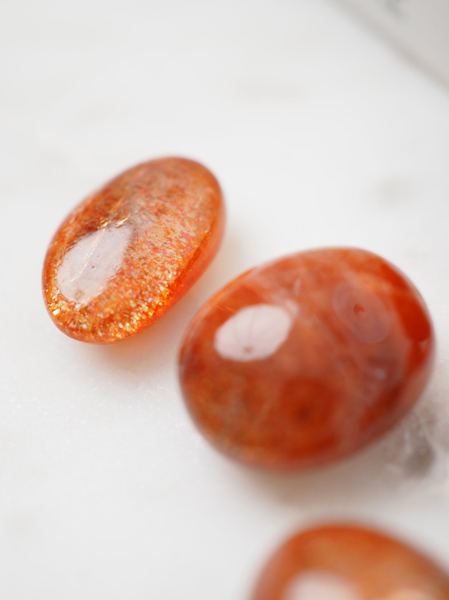 Echter Sonnenstein MINI Trommelstein ca. 1-1.5 cm - aus Tamil-Nadu Indien HAND POLISHED GEM QUALITY