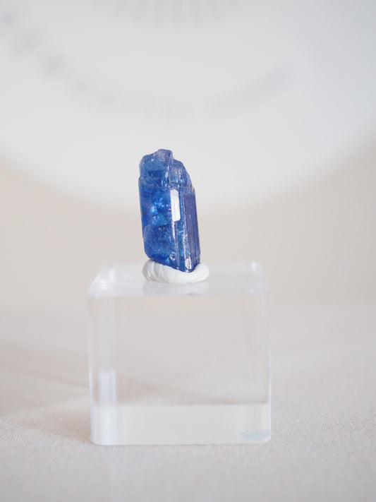 Tansanit Kristall mit Pleochroismus . Farbverändernd [5] 19.990 ct - aus Merelani Hills . Arusha Region . Tanzania HIGH QUALITY RARE