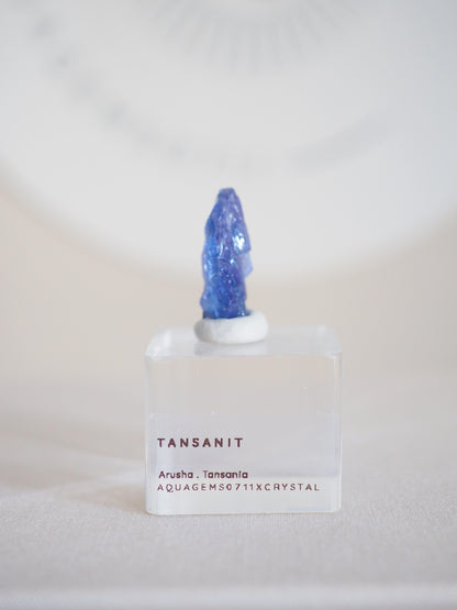 Tansanit Kristall mit Pleochroismus . Farbverändernd  [10] 13.115 ct - aus Merelani Hills . Arusha Region . Tanzania HIGH QUALITY RARE