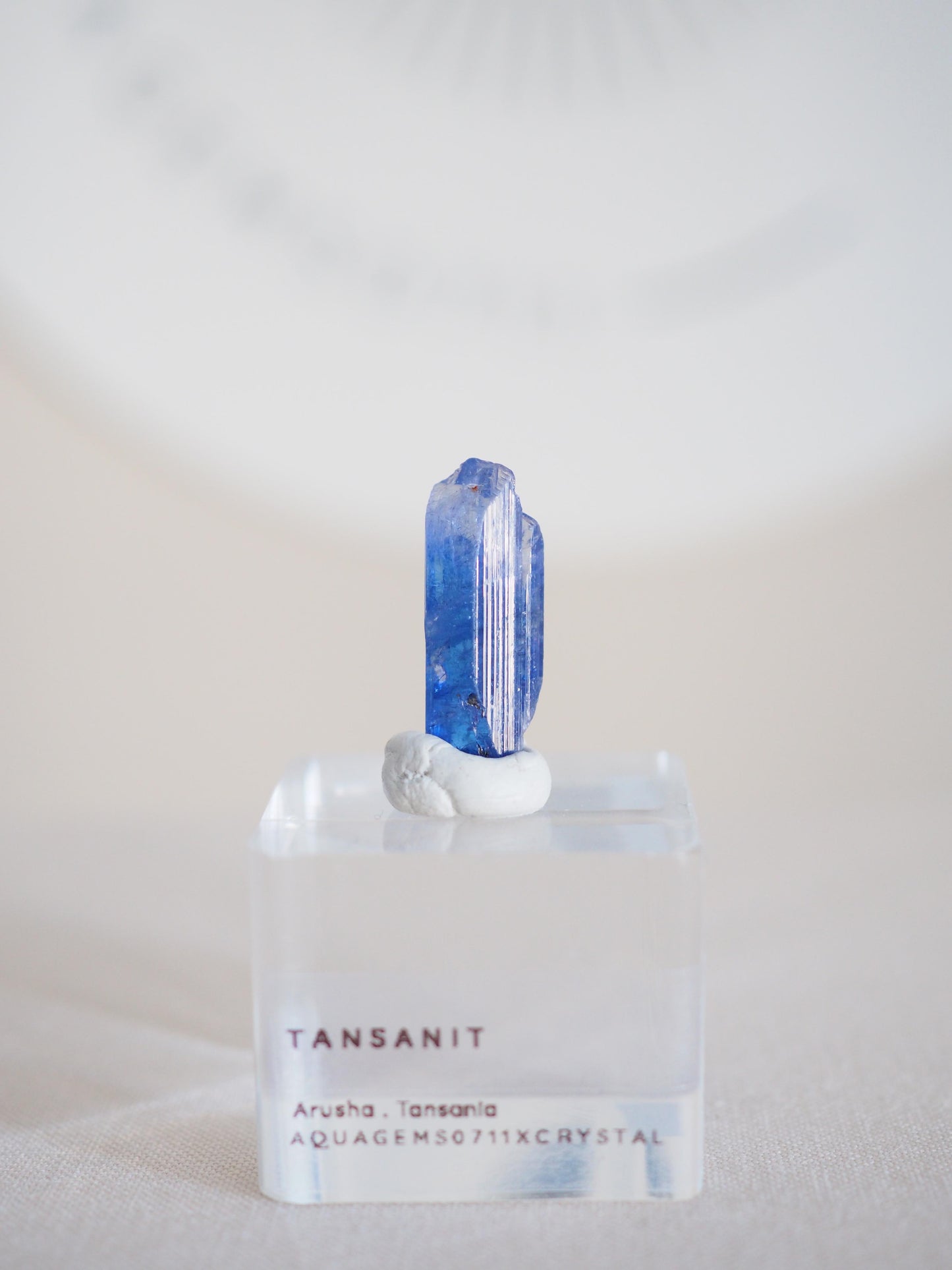 Tansanit Kristall mit Pleochroismus . Farbverändernd  [9 ]10.010 ct  - aus Merelani Hills . Arusha Region . Tanzania HIGH QUALITY RARE