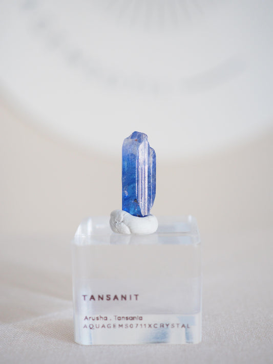 Tansanit Kristall mit Pleochroismus . Farbverändernd  [9 ]10.010 ct  - aus Merelani Hills . Arusha Region . Tanzania HIGH QUALITY RARE