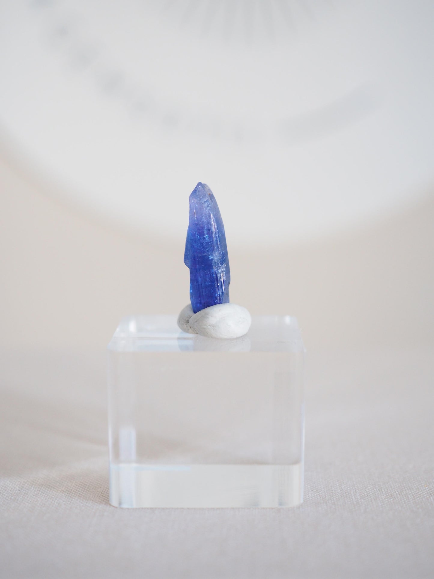 Tansanit Kristall mit Pleochroismus . Farbverändernd  [9 ]10.010 ct  - aus Merelani Hills . Arusha Region . Tanzania HIGH QUALITY RARE