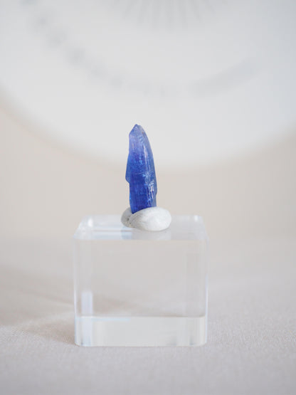 Tansanit Kristall mit Pleochroismus . Farbverändernd  [9 ]10.010 ct  - aus Merelani Hills . Arusha Region . Tanzania HIGH QUALITY RARE