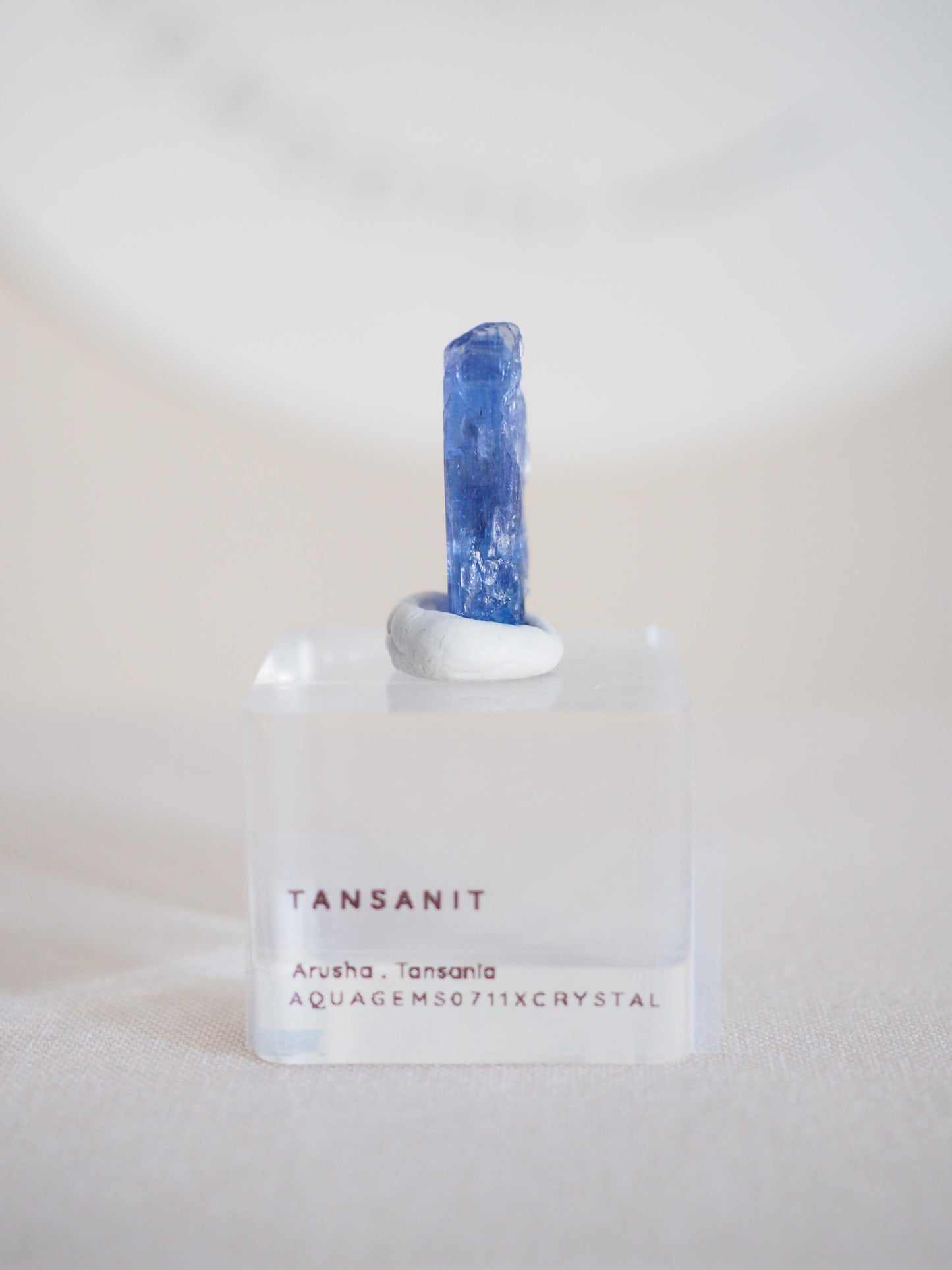 Tansanit Kristall mit Pleochroismus . Farbverändernd [8] 12.855 ct  - aus Merelani Hills . Arusha Region . Tanzania HIGH QUALITY RARE