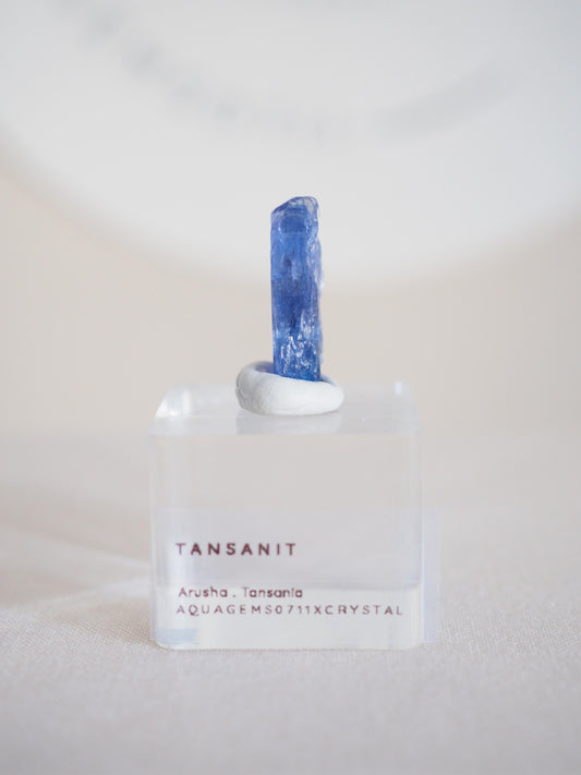 Tansanit Kristall mit Pleochroismus . Farbverändernd [8] 12.855 ct  - aus Merelani Hills . Arusha Region . Tanzania HIGH QUALITY RARE