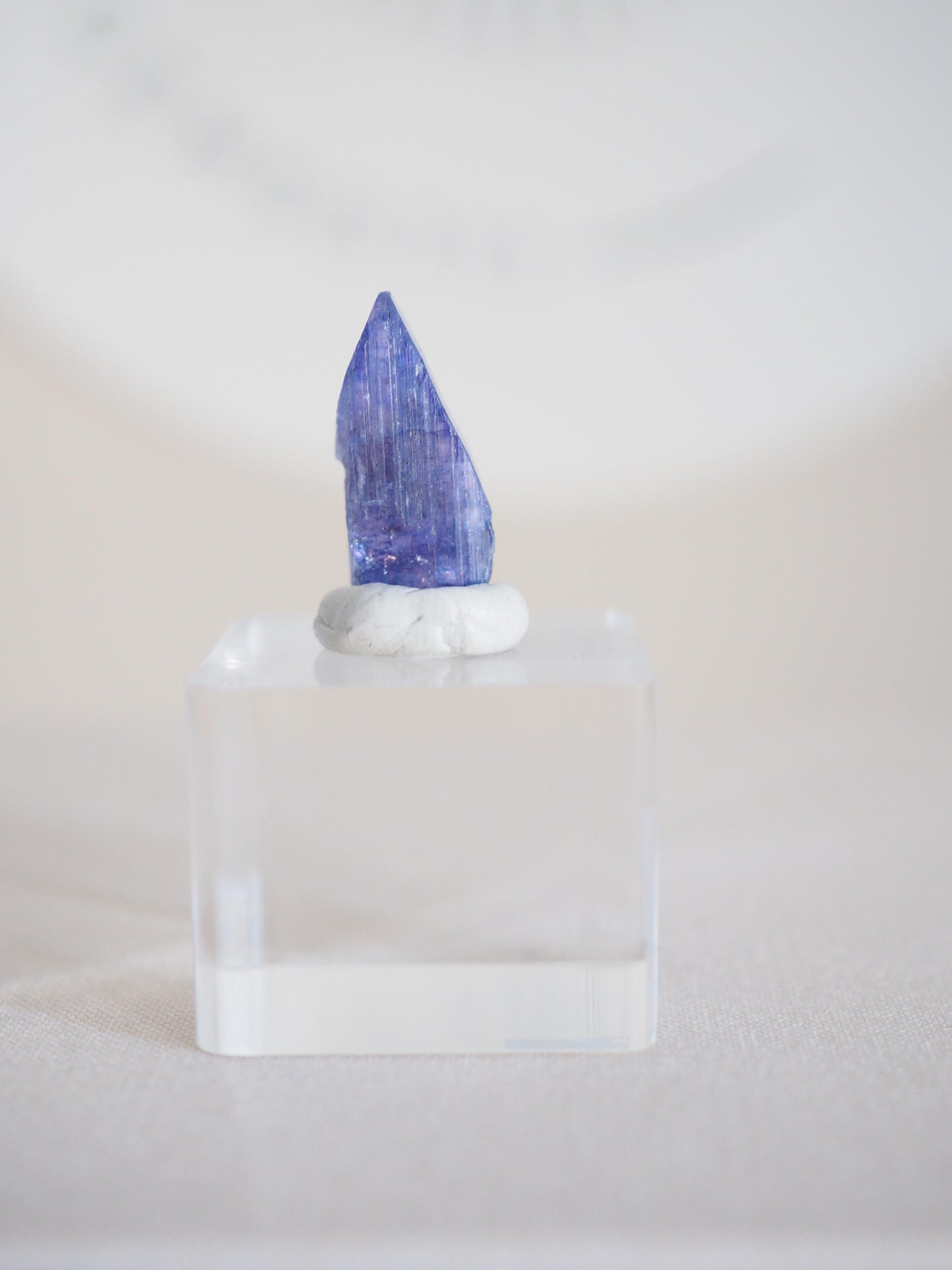 Tansanit Kristall mit Pleochroismus . Farbverändernd [8] 12.855 ct  - aus Merelani Hills . Arusha Region . Tanzania HIGH QUALITY RARE